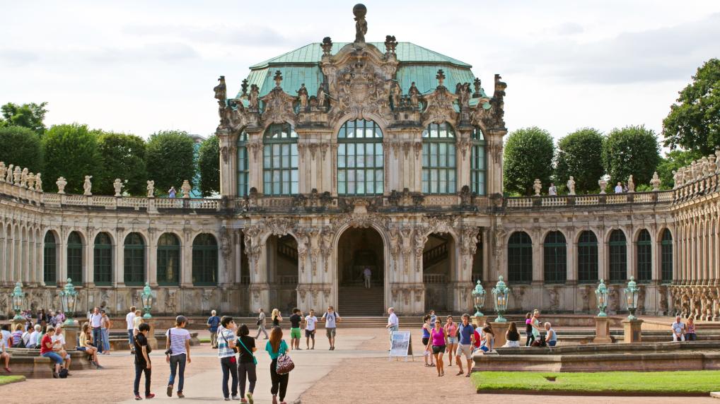 Zwingerhof, Blick zum Wallpavillon