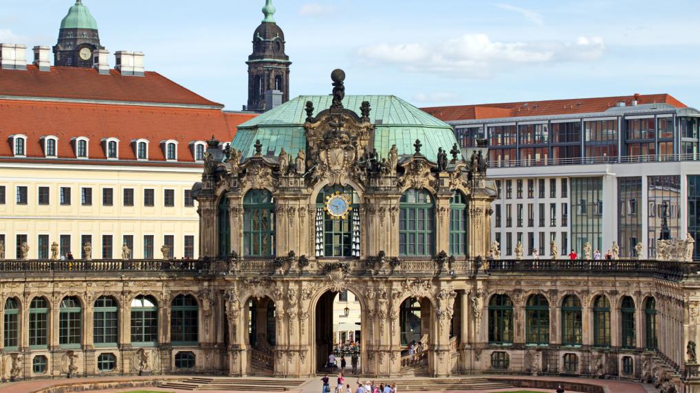 Zwingerhof, Blick zum Glockenspielpavillon.